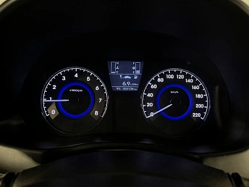 Hyundai Solaris, 2015г, передний привод, механика