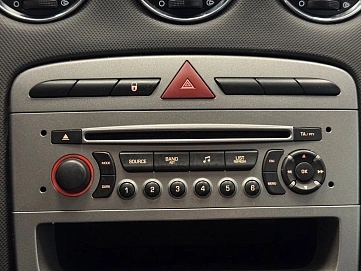 Peugeot 308, 2012г, передний привод, механика