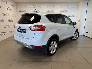 Ford Kuga, 2011г, передний привод, автомат
