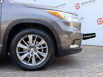 Toyota Highlander, 2015г, полный привод, автомат