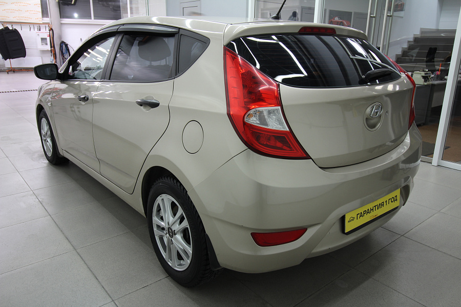 Hyundai Solaris, 2011г., передний привод, автомат