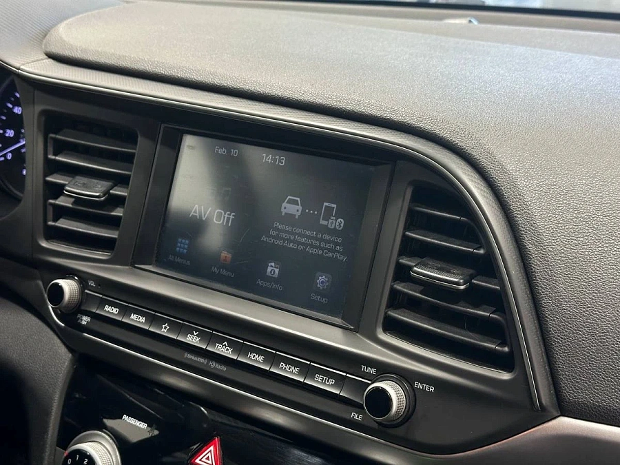 Hyundai Elantra, 2018г., передний привод, автомат