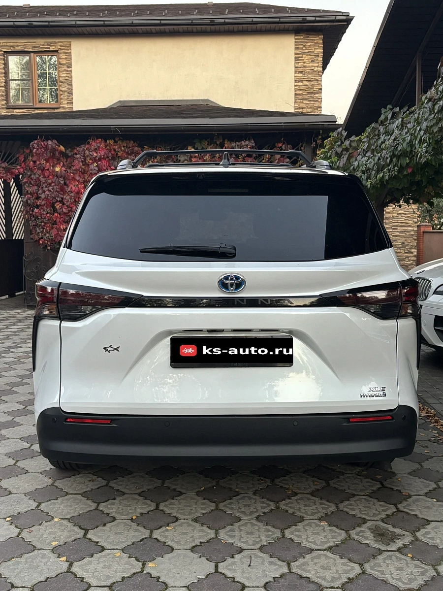 Toyota Sienna, 2023г., передний привод, автомат