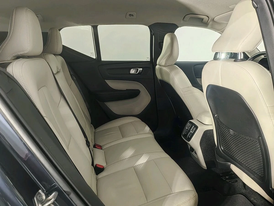 Volvo XC40, 2021г., полный привод, автомат