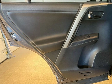 Toyota RAV4, 2015г, передний привод, автомат