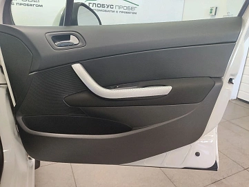 Peugeot 308, 2008г, передний привод, автомат