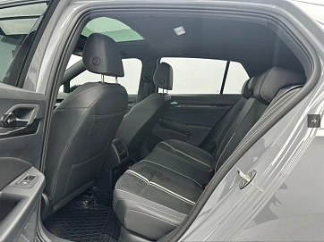 Volkswagen Golf, 2022г., передний привод, робот