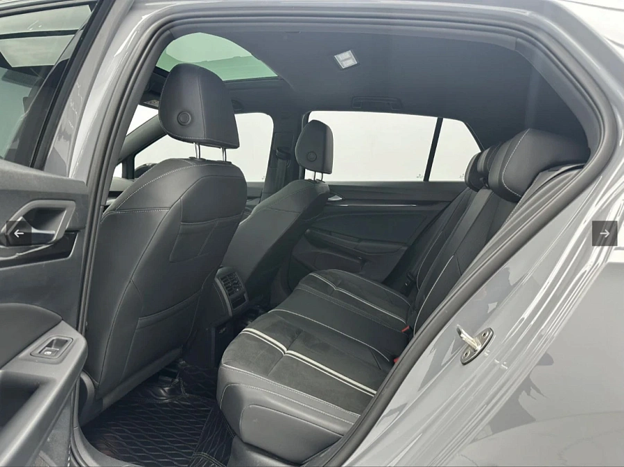 Volkswagen Golf, 2022г., передний привод, робот