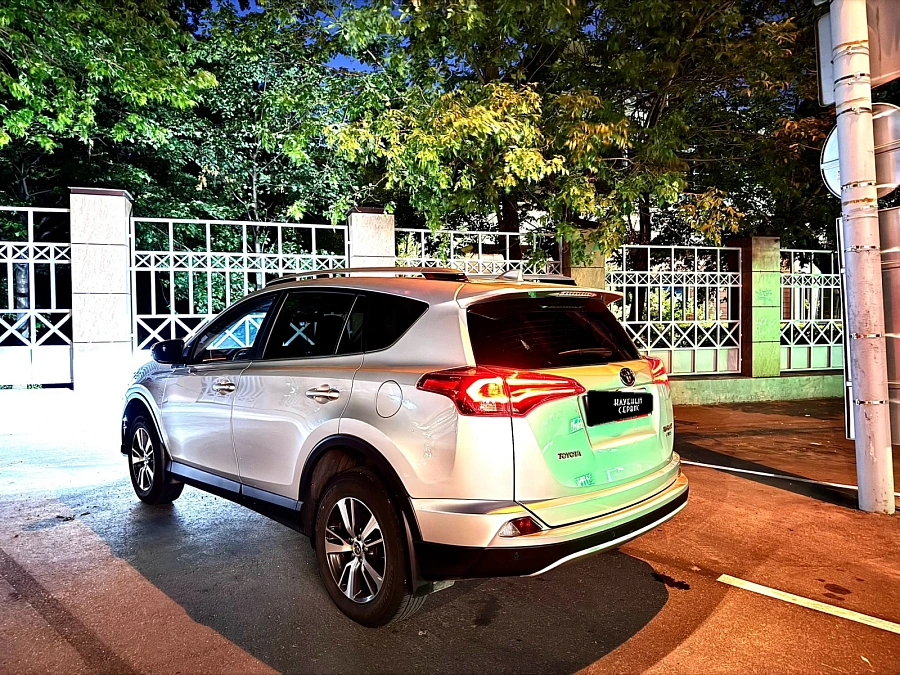 Toyota RAV4, 2017г., полный привод, вариатор