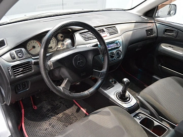 Mitsubishi Lancer, 2005г, передний привод, механика