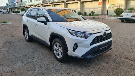 Toyota RAV4, 2020г, передний привод, вариатор