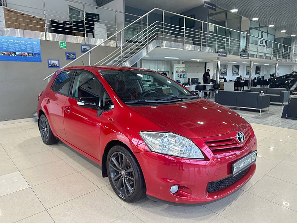 Toyota Auris, 2011г., передний привод, автомат