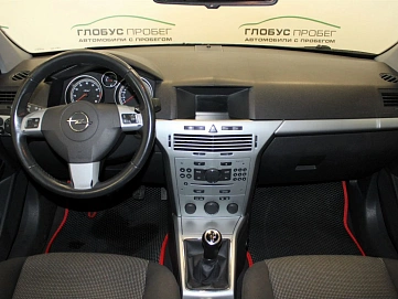 Opel Astra, 2011г, передний привод, механика