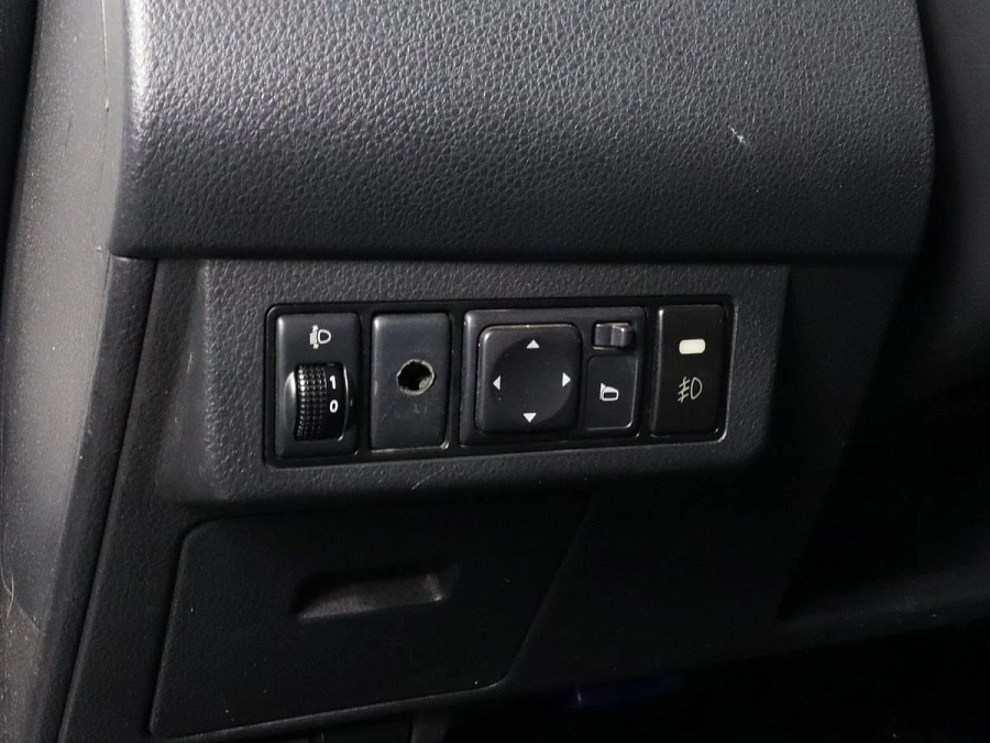 Nissan Tiida, 2013г., передний привод, механика