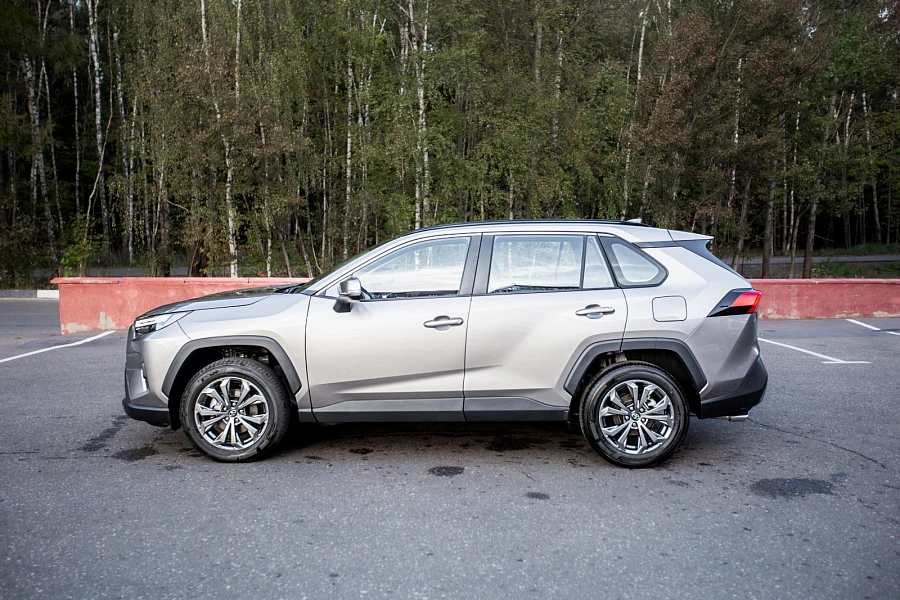 Toyota RAV4, 2023г., передний привод, вариатор