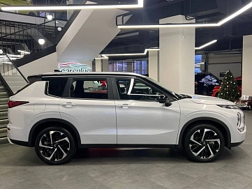 Mitsubishi Outlander, 2023г, передний привод, вариатор