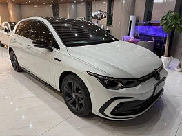 Volkswagen Golf, 2023г, передний привод, робот
