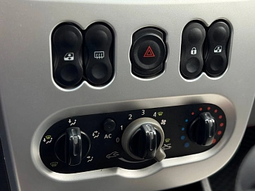 Renault Logan, 2011г, передний привод, автомат