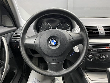 BMW 1 серии, 2008г, задний привод, автомат