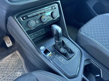 Volkswagen Tiguan, 2018г, передний привод, робот