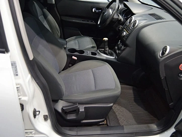 Nissan Qashqai, 2011г, передний привод, механика