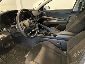 Hyundai Elantra, 2021г, передний привод, автомат