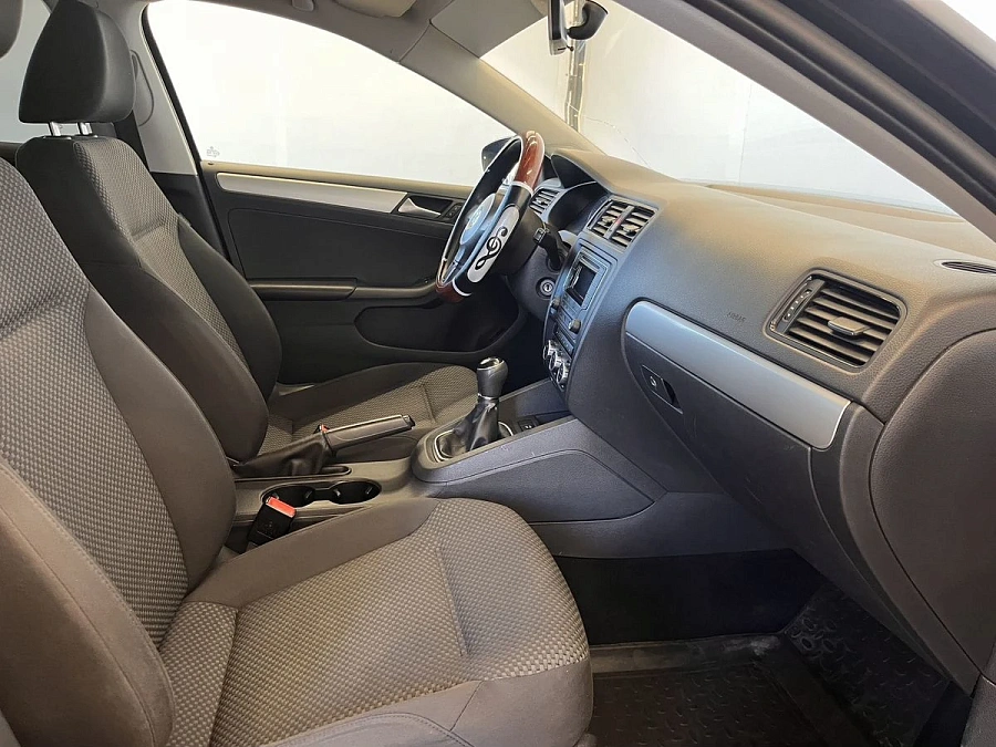 Volkswagen Jetta, 2012г., передний привод, механика