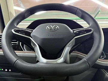 Volkswagen Touareg, 2025г, полный привод, автомат