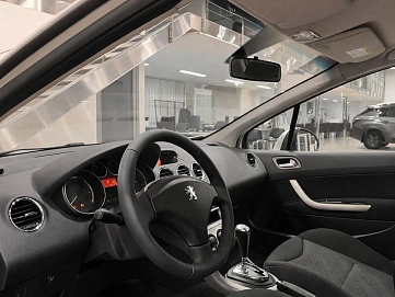 Peugeot 308, 2011г, передний привод, автомат