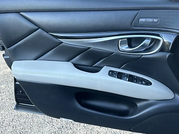 Infiniti Q70, 2015г, полный привод, автомат