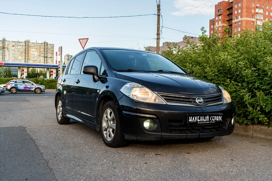 Nissan Tiida, 2011г., передний привод, автомат