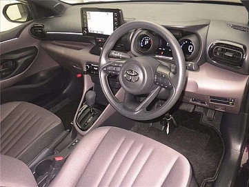 Toyota Yaris, 2021г, передний привод, вариатор