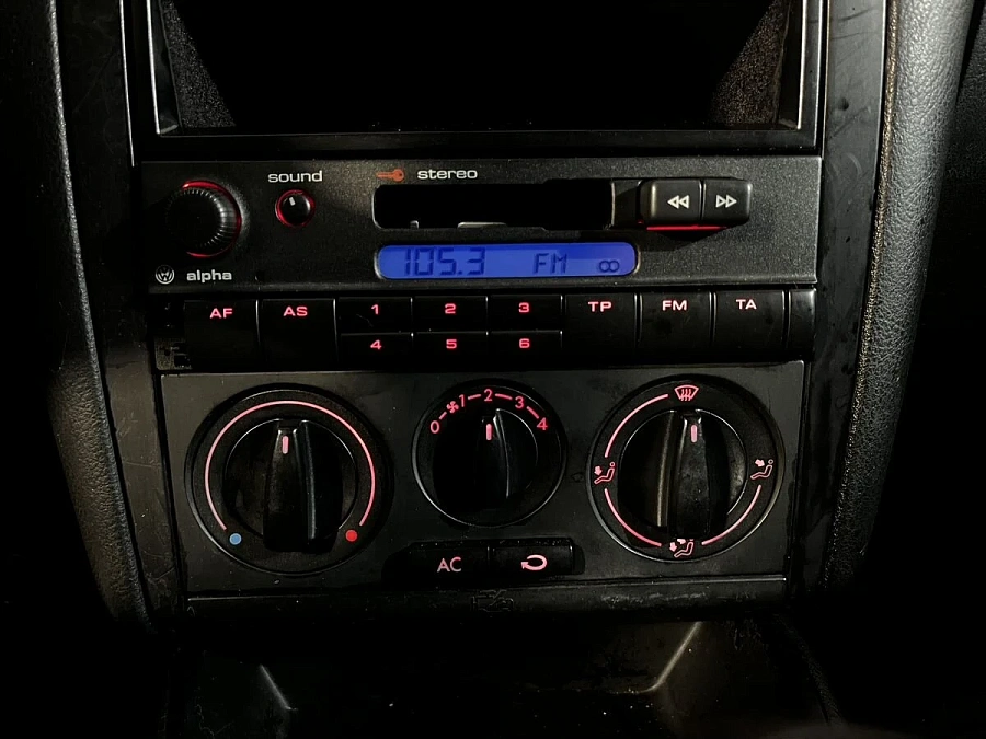 Volkswagen Golf, 2001г., передний привод, механика