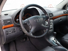 Toyota Avensis, 2006г, передний привод, автомат