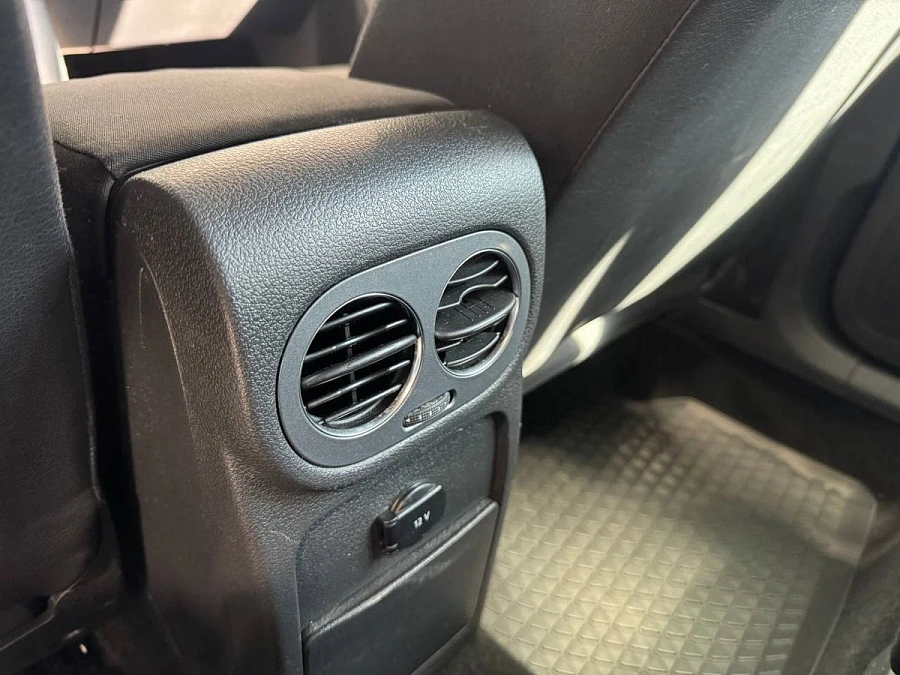 Volkswagen Tiguan, 2012г., полный привод, автомат