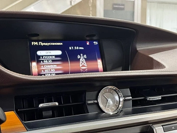 Lexus ES, 2017г, передний привод, автомат