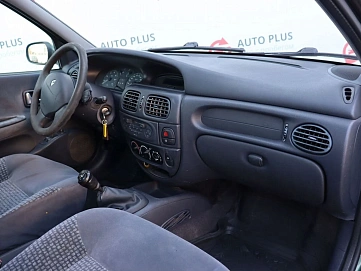 Renault Megane, 2003г, передний привод, механика
