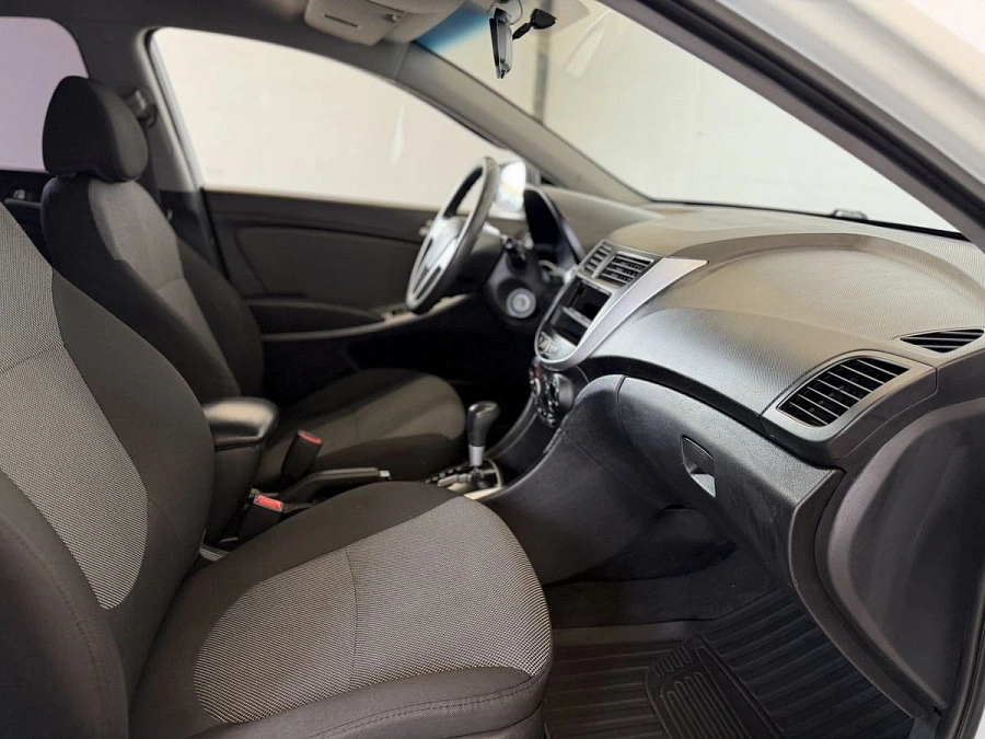 Hyundai Solaris, 2013г., передний привод, автомат