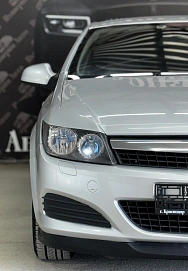 Opel Astra, 2010г, передний привод, механика