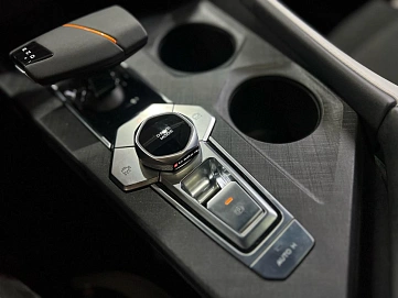 Changan UNI-V, 2024г, передний привод, робот