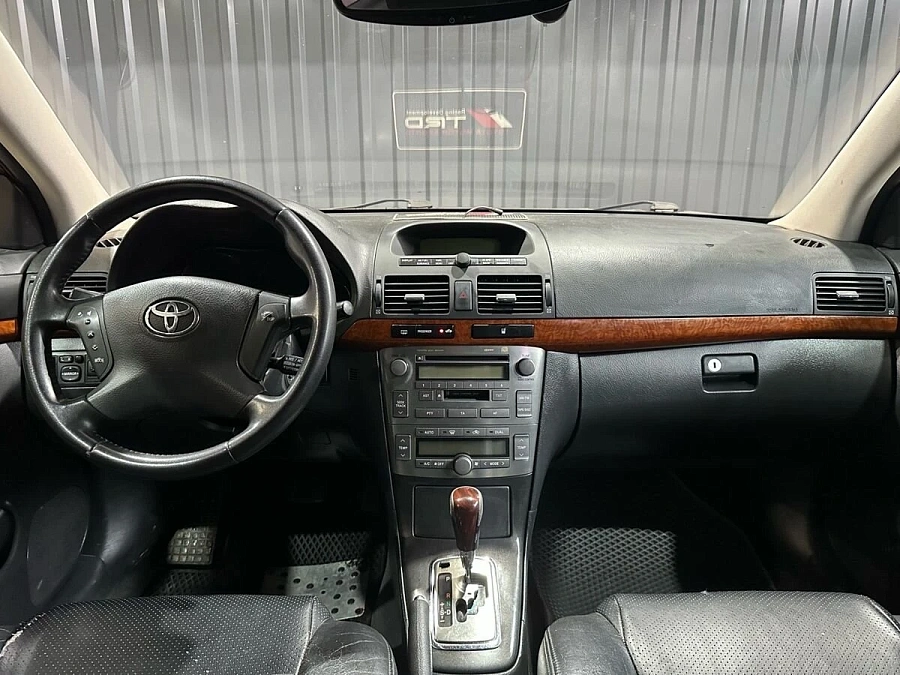 Toyota Avensis, 2004г., передний привод, автомат