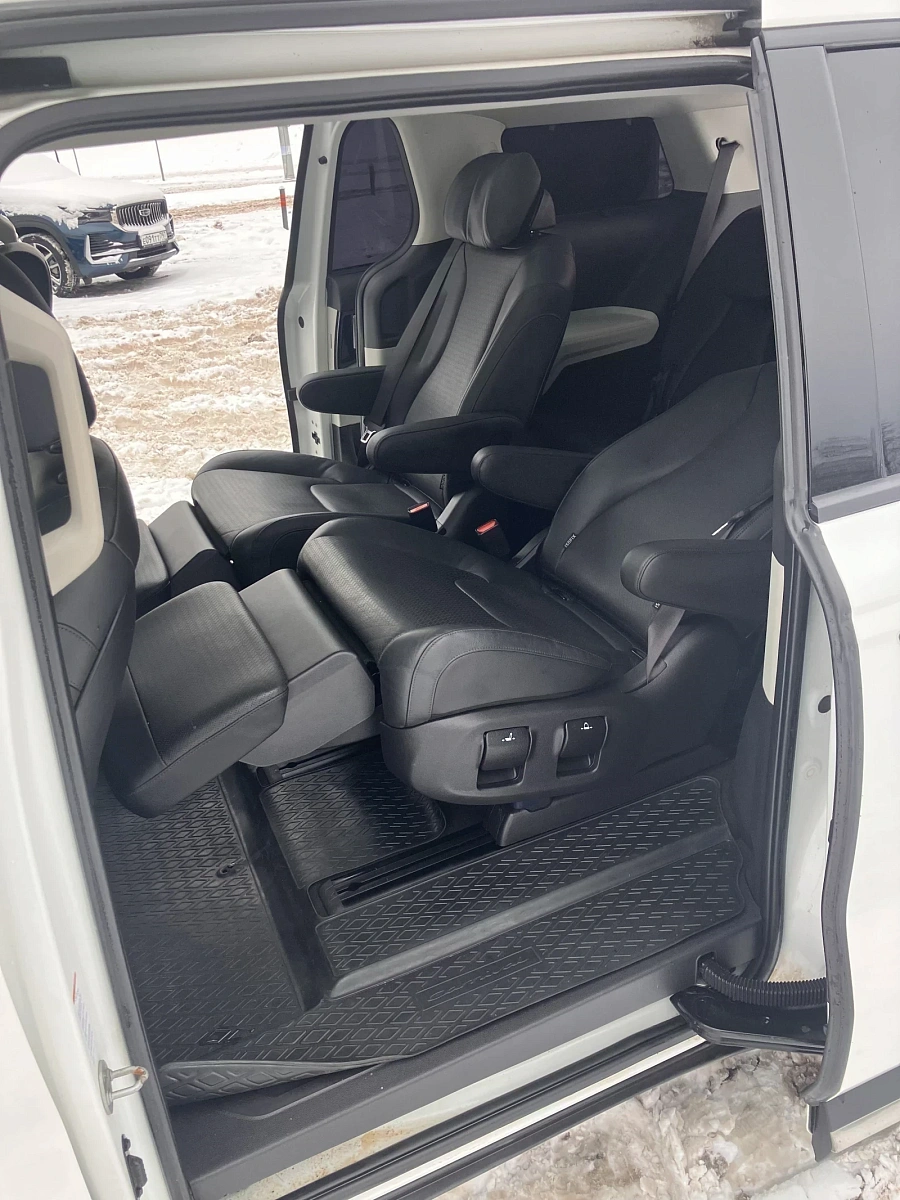 Kia Carnival, 2022г., передний привод, автомат