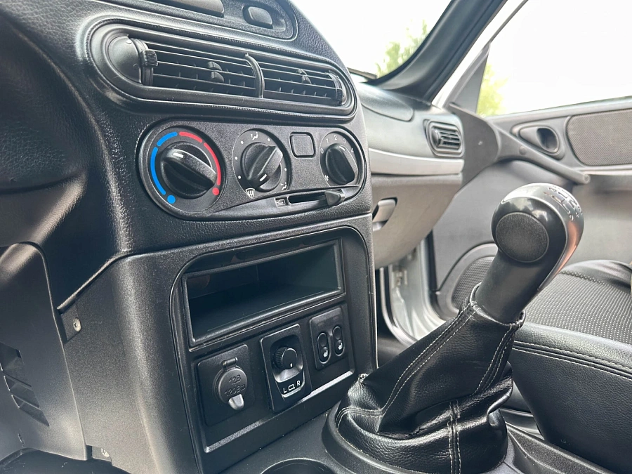 Chevrolet Niva, 2015г., передний привод, механика