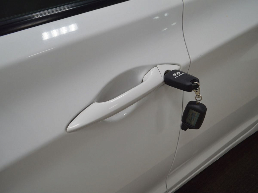 Hyundai Elantra, 2013г., передний привод, автомат