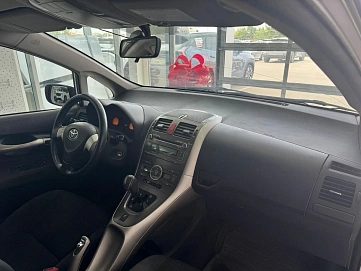 Toyota Auris, 2007г, передний привод, робот
