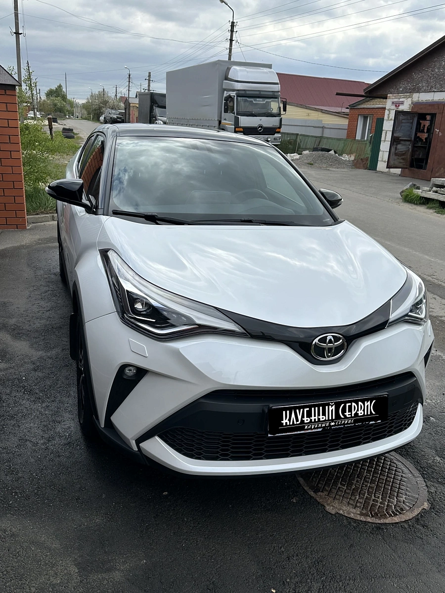 Toyota C-HR, 2023г., полный привод, вариатор