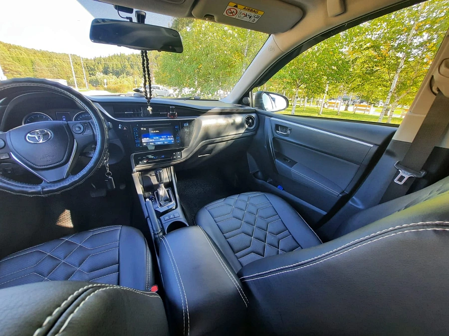 Toyota Corolla, 2017г., передний привод, вариатор