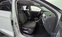 Volkswagen T-Roc, 2022г., передний привод, робот