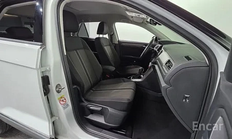 Volkswagen T-Roc, 2022г, передний привод, робот