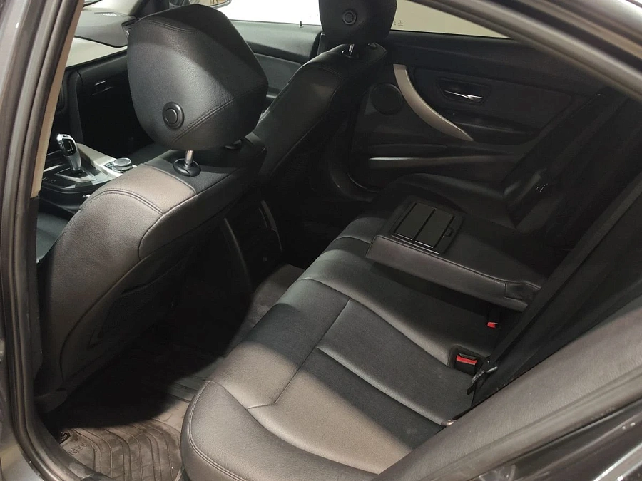 BMW 3 серии, 2015г., задний привод, автомат